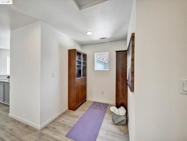 1111 Greystone Ct, Richmond, CA 94806