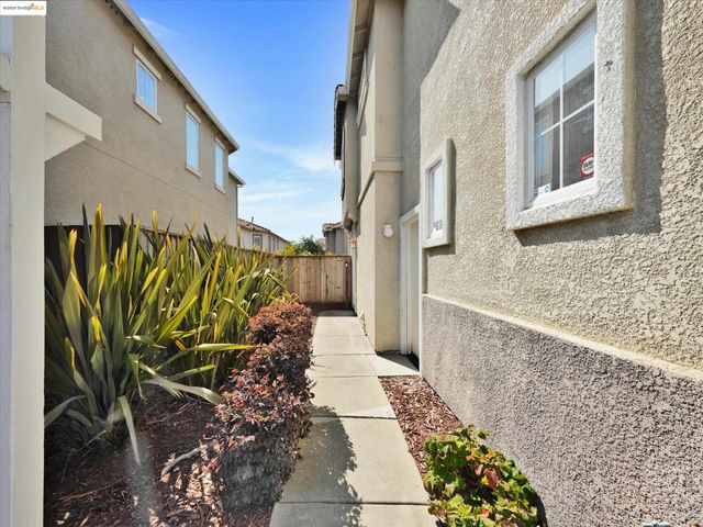1111 Greystone Ct, Richmond, CA 94806