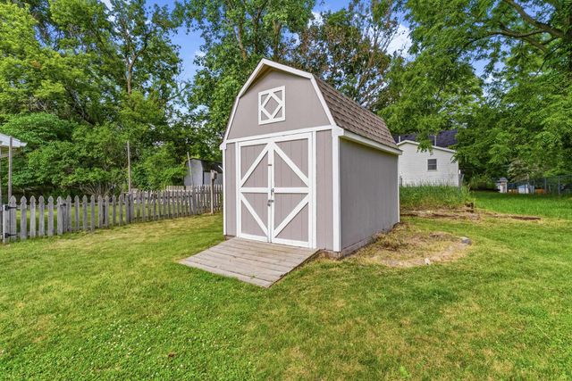 880 N East Street, Fenton, MI 48430