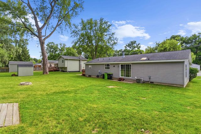 880 N East Street, Fenton, MI 48430