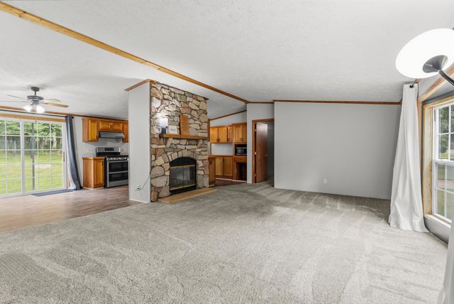 880 N East Street, Fenton, MI 48430