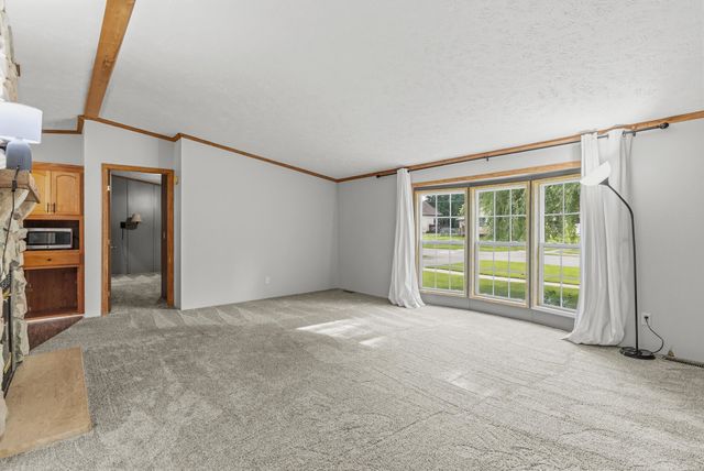 880 N East Street, Fenton, MI 48430