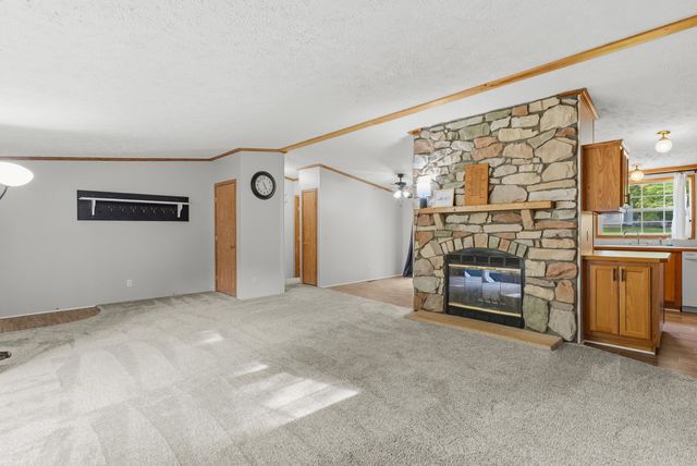 880 N East Street, Fenton, MI 48430