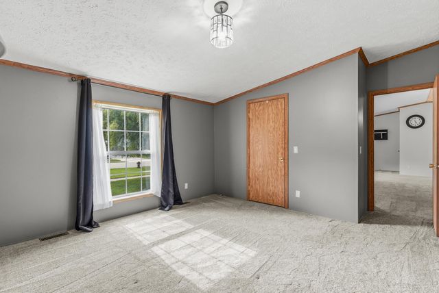 880 N East Street, Fenton, MI 48430