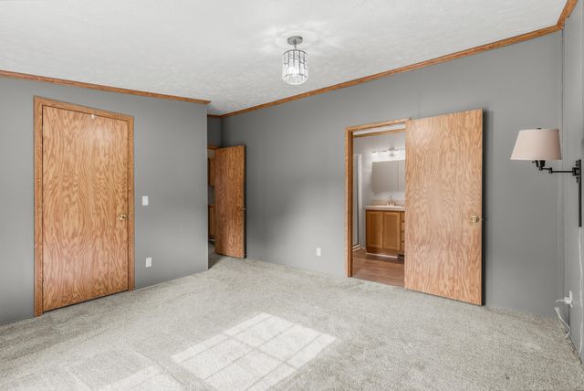 880 N East Street, Fenton, MI 48430