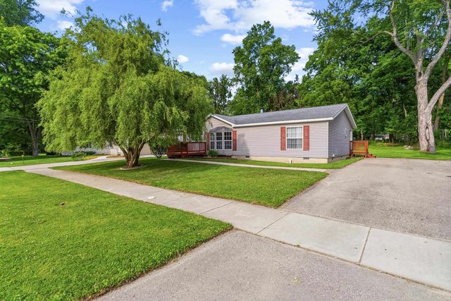 880 N East Street, Fenton, MI 48430