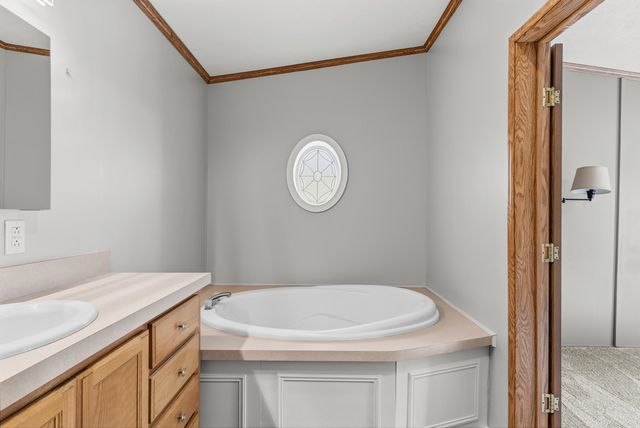 880 N East Street, Fenton, MI 48430