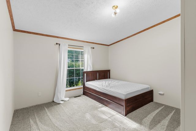 880 N East Street, Fenton, MI 48430