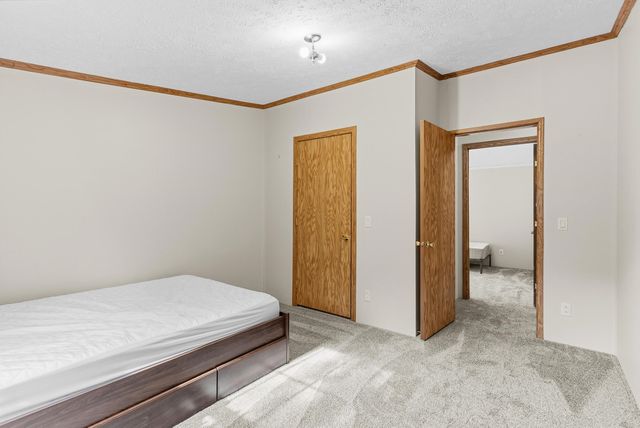 880 N East Street, Fenton, MI 48430