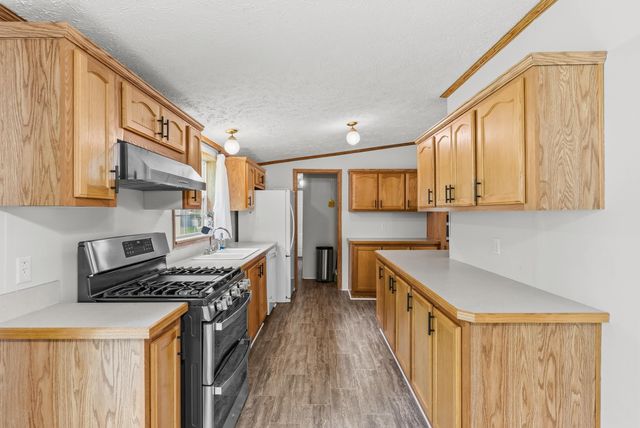 880 N East Street, Fenton, MI 48430