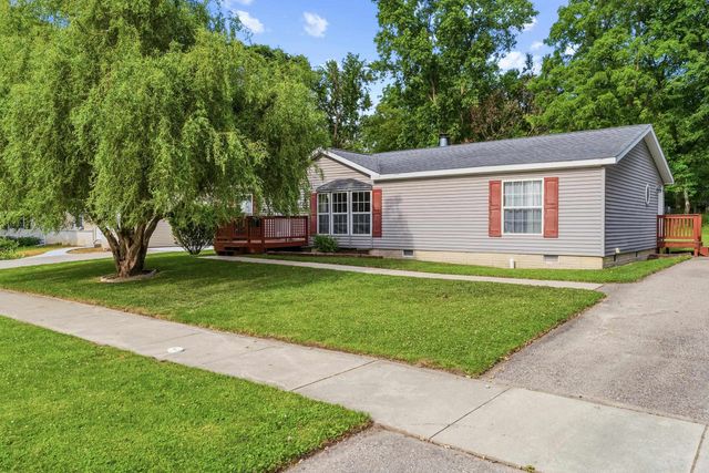 880 N East Street, Fenton, MI 48430