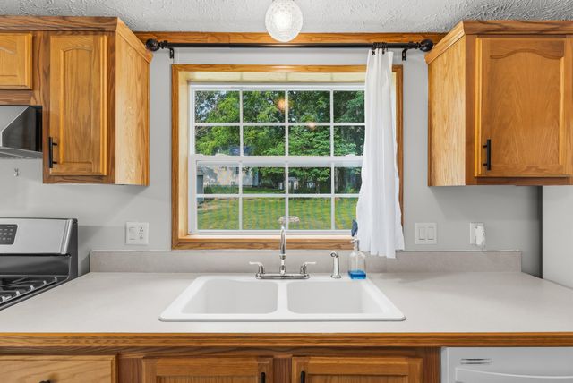 880 N East Street, Fenton, MI 48430
