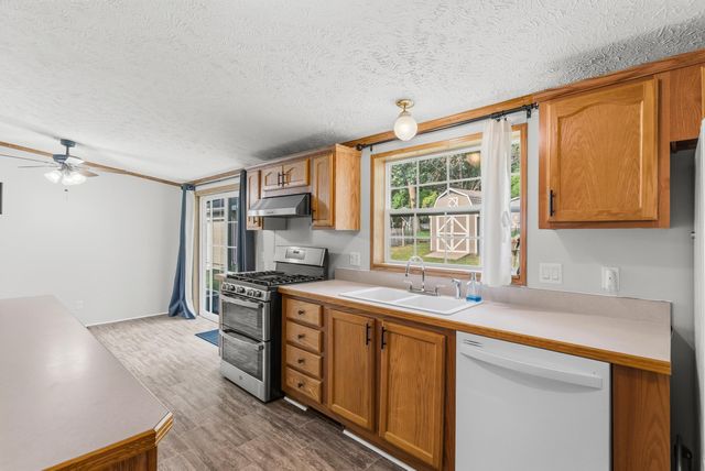 880 N East Street, Fenton, MI 48430