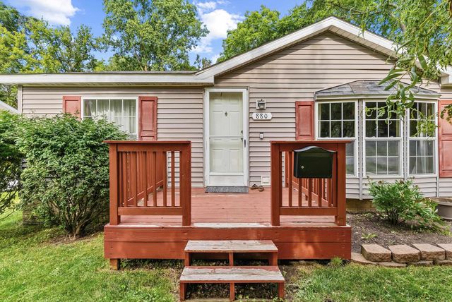 880 N East Street, Fenton, MI 48430