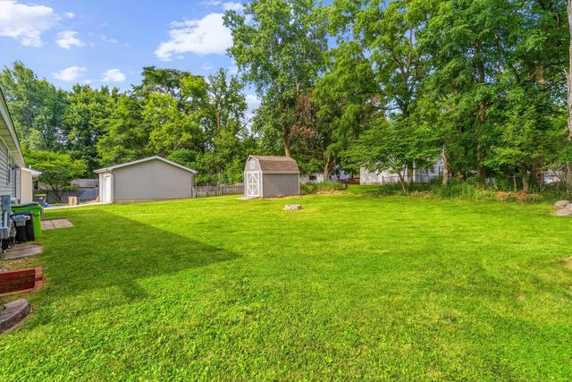 880 N East Street, Fenton, MI 48430