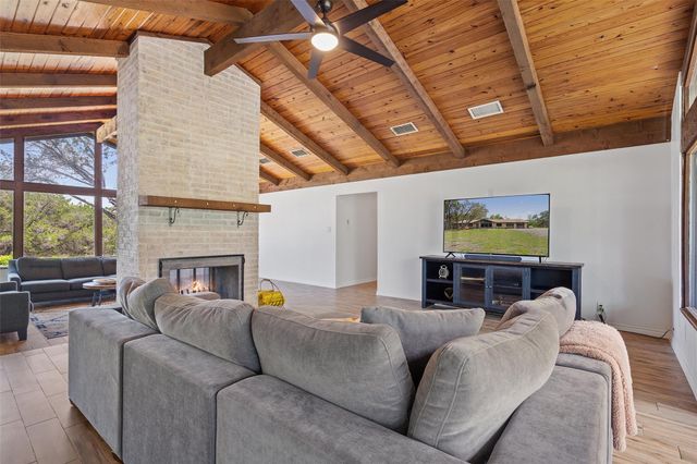 121 Merrywood LN, San Marcos, TX 78666