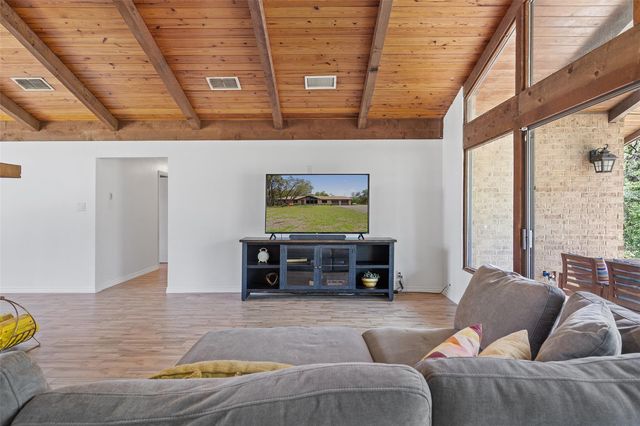 121 Merrywood LN, San Marcos, TX 78666