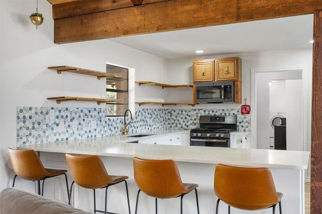 121 Merrywood LN, San Marcos, TX 78666