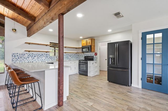 121 Merrywood LN, San Marcos, TX 78666