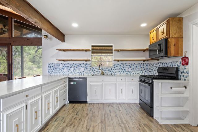 121 Merrywood LN, San Marcos, TX 78666