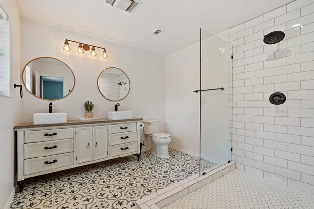 121 Merrywood LN, San Marcos, TX 78666