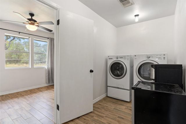 121 Merrywood LN, San Marcos, TX 78666