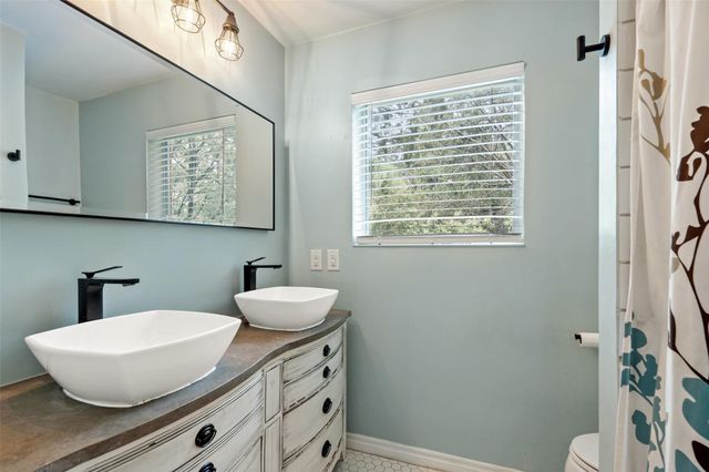 121 Merrywood LN, San Marcos, TX 78666