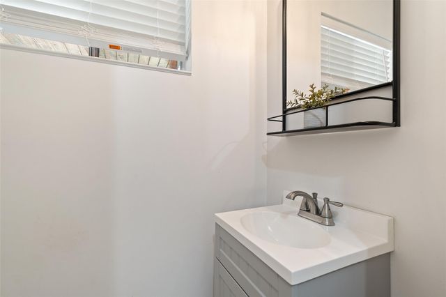 121 Merrywood LN, San Marcos, TX 78666