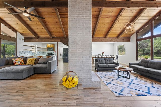 121 Merrywood LN, San Marcos, TX 78666