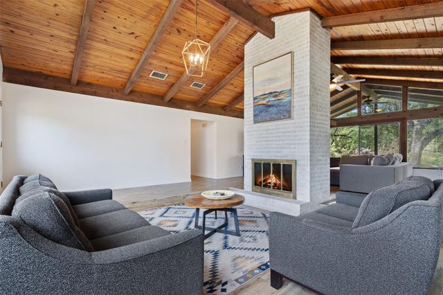 121 Merrywood LN, San Marcos, TX 78666