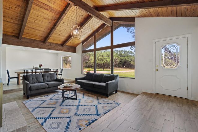 121 Merrywood LN, San Marcos, TX 78666