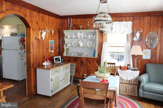 1839 TREVORTON RD, Coal Twp, PA 17866