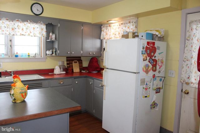 1839 TREVORTON RD, Coal Twp, PA 17866