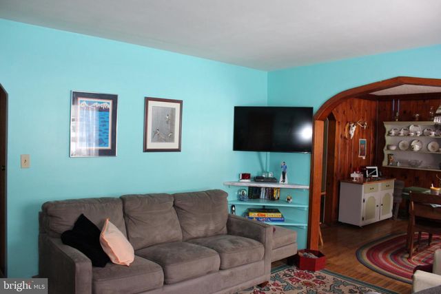 1839 TREVORTON RD, Coal Twp, PA 17866