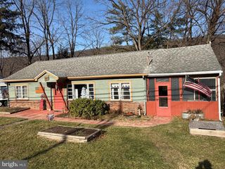 1839 TREVORTON RD, Coal Twp, PA 17866