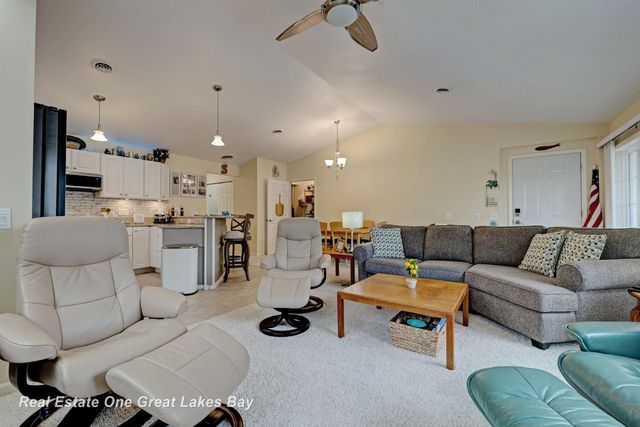 1015 E Lincoln Street, East Tawas, MI 48730
