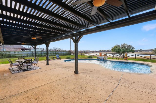 113 Bent Oak Drive, Aubrey, TX 76227