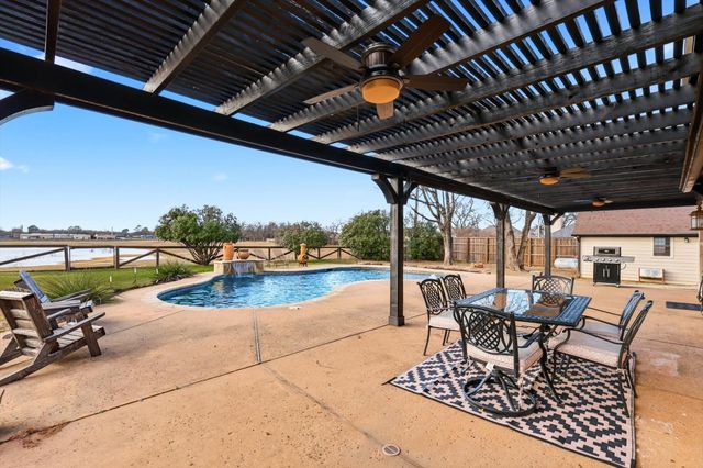 113 Bent Oak Drive, Aubrey, TX 76227