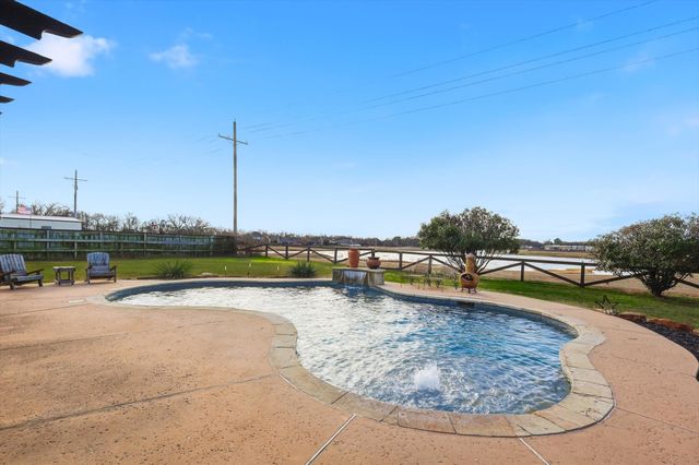 113 Bent Oak Drive, Aubrey, TX 76227