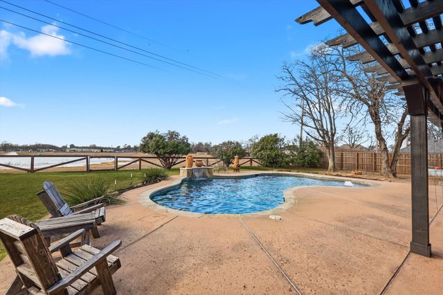 113 Bent Oak Drive, Aubrey, TX 76227