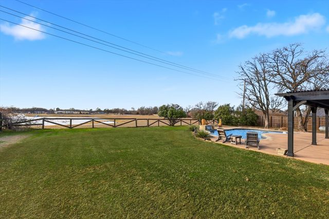 113 Bent Oak Drive, Aubrey, TX 76227