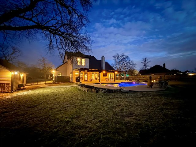 113 Bent Oak Drive, Aubrey, TX 76227