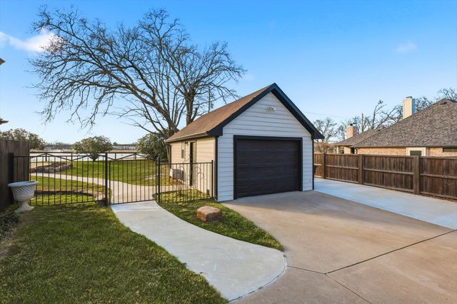 113 Bent Oak Drive, Aubrey, TX 76227