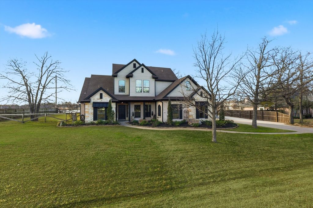 113 Bent Oak Drive, Aubrey, TX 76227