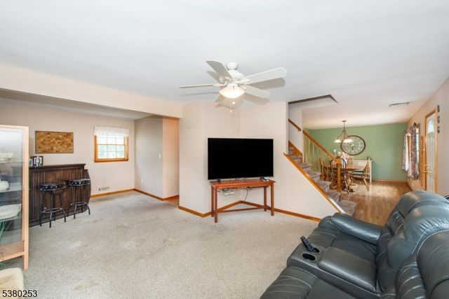 25 Karen Dr, Clifton City, NJ 07013