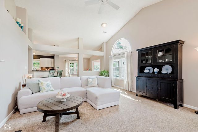 17712 Crown Pointe Court, Noblesville, IN 46062