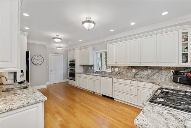 4 Darrens Way, Methuen, MA 01844
