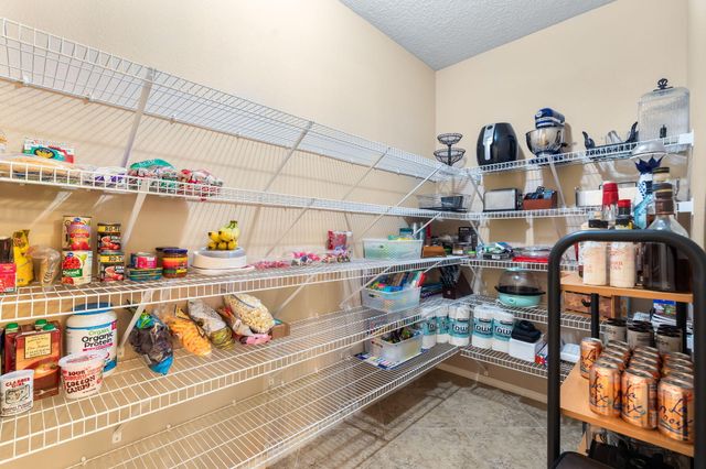 6248 Nueva Espana Road NW, Albuquerque, NM 87114