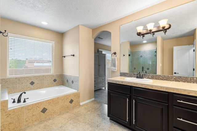 6248 Nueva Espana Road NW, Albuquerque, NM 87114