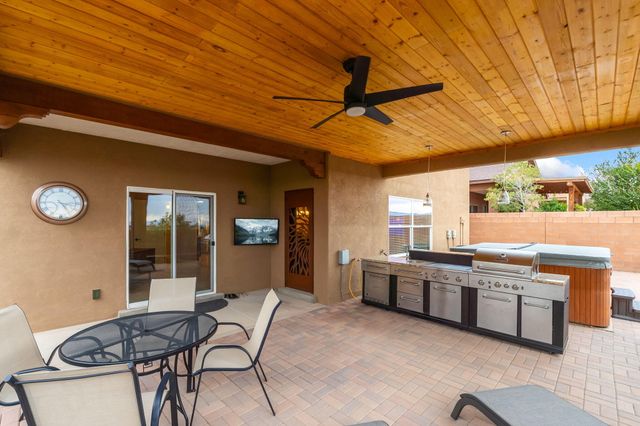 6248 Nueva Espana Road NW, Albuquerque, NM 87114